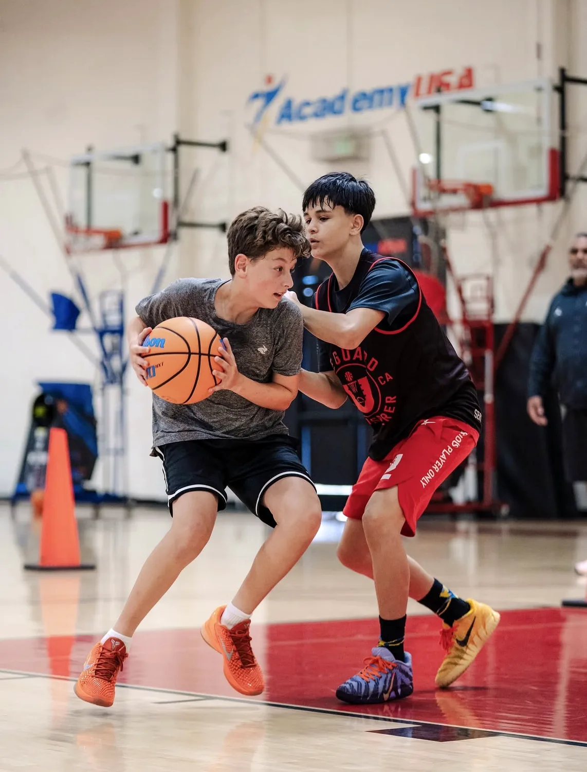 The U athlete driving past a defender in red shorts